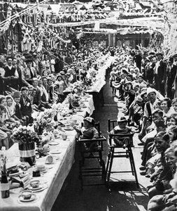 حفلة شاي اليوبيل للأطفال في طريق أورفيل ، باترسي ، لندن ، 1935 بواسطة غير معروف