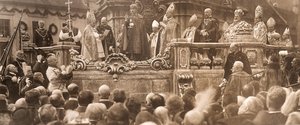 أدى الملك تشارلز الرابع اليمين في تتويج بودابست في 30 ديسمبر 1916 ، 1916. بواسطة غير معروف