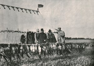 الملك إدوارد السابع يتفقد الحقيبة في Sherborne Estate ، 1902 ، 1910. بواسطة غير معروف