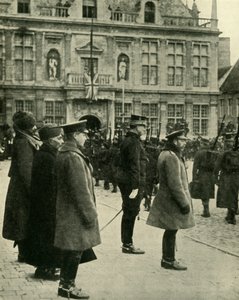 الملك جورج الخامس في فورنيس ، بلجيكا ، الحرب العالمية الأولى ، 4 ديسمبر 1914 ، 1920. بواسطة غير معروف