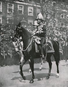 الملك جورج الخامس في جنازة والده الملك إدوارد السابع ، لندن ، 20 مايو 1910. بواسطة غير معروف