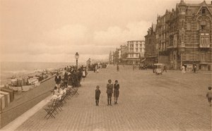لا ديج ، The Promenade ، c1900. بواسطة غير معروف