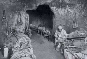 أماكن المعيشة في كهف فرنسي ، الحرب العالمية الأولى ، 1915 بواسطة غير معروف