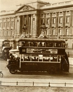 حافلة Londons الجديدة لجميع الأحوال الجوية ، 1927 ، 1935. بواسطة غير معروف