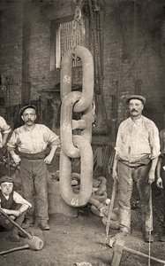 صنع سلسلة مرساة تيتانيك في Hingley & Sons ، حوالي 1909 (صورة) بواسطة غير معروف