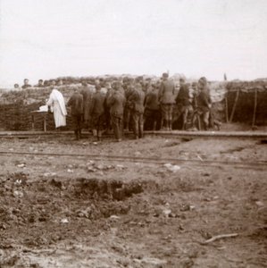 قداس في الخنادق ، Pervijze ، فلاندرز ، بلجيكا ، c1914-c1918 بواسطة غير معروف