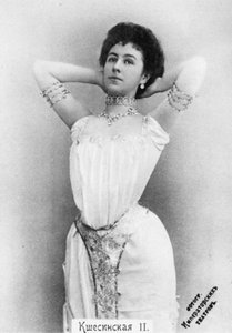 Matilda Kschessinska مثل الأميرة Aspicia في الباليه ابنة الفراعنة بواسطة غير معروف