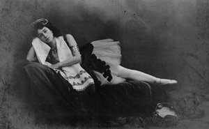 ماتيلدا كسكيسنسكا في دور الباليه La Esmeralda بواسطة غير معروف