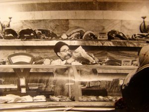 عداد اللحوم في متجر للأغذية السوفييتية ، اتحاد الجمهوريات الاشتراكية السوفياتية ، 1960s بواسطة غير معروف