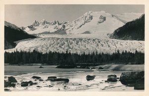 Mendenhall Glacier بالقرب من جونو ، ألاسكا ، c1940. بواسطة غير معروف