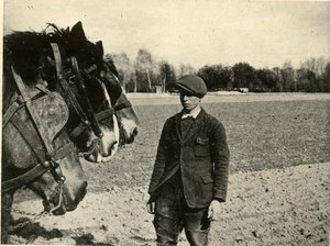 الهدف العسكري في بيري أو باك ، 1939-1940 ، 1941. بواسطة غير معروف
