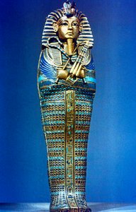 تابوت كانوبي مصغر من مقبرة توت عنخ آمون ، القرن الرابع عشر قبل الميلاد بواسطة غير معروف