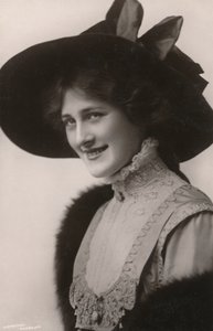 ملكة جمال فيليس داري ، 1890-1975 ، c1930. بواسطة غير معروف