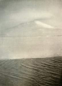 جبل إيريبوس من القدم الجليدية ، c1908 ، 1909 بواسطة غير معروف