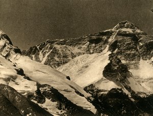 جبل ايفرست من معسكر القاعدة ، c1918-c1939. بواسطة غير معروف