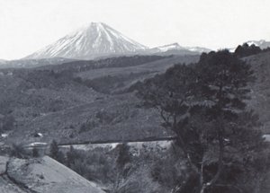 جبل Ngauruhoe ، أواخر القرن التاسع عشر وأوائل القرن العشرين. بواسطة غير معروف
