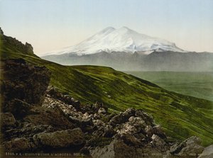 جبل بالقرب من كيسلوفودسك ، روسيا ، c1895 بواسطة غير معروف