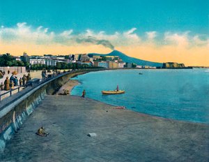 نابولي - Castello Dell &39;Ovo و Via Caracciolo Con Vesuvio ، c1900. بواسطة غير معروف