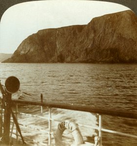 كيب الشمالية - من الغرب - أرض شمس منتصف الليل ، بالقرب من منتصف الليل ، شمال النرويج ، c1905. بواسطة غير معروف