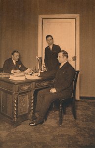 مكتب السكرتير في السفارة الكوبية في بروكسل ، بلجيكا ، 1927. بواسطة غير معروف