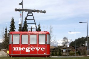 التلفريك القديم Rochebrune على دوار يقع ، Megeve ، فرنسا بواسطة غير معروف