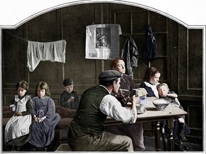 غرفة قديمة في Slumland ، لندن ، c1900 1901 بواسطة غير معروف