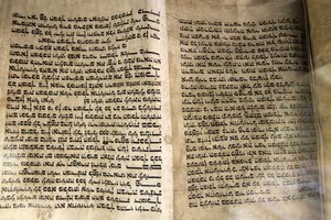 التوراة القديمة. كنيس إدمون سافرا جيه غراند كورال ، سانت بطرسبرغ ، روسيا بواسطة غير معروف