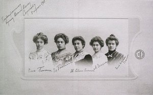 أولغا ، إيلينا ، يوجينيا ، ماريا وإليزافيتا غينسين غينسين ، 1905 بواسطة غير معروف