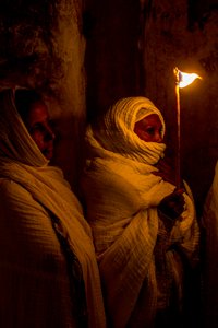 الوقفة الاحتجاجية الأرثوذكسية في عيد الفصح في القسم القبطي من كنيسة القيامة ، القدس ، إسرائيل ، 2018 (صورة) بواسطة غير معروف