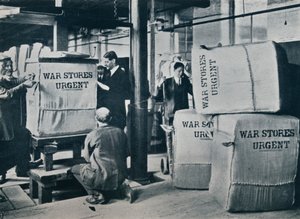 تعبئة بالات الكاكي لإرسالها للحكومة ، حوالي عام 1914 بواسطة غير معروف