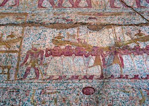 رسم منقوش يُظهر زورق را المركب في موكب مصري قديم بواسطة غير معروف