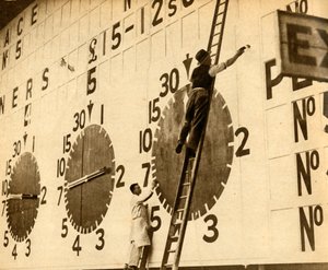 الرسامين في العمل على حمل المدينة البيضاء ، غرب لندن ، 1932 ، 1933. بواسطة غير معروف