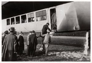 ركاب الصعود Zeppelin LZ 11 Viktoria Luise ، c1912-1914 1933 بواسطة غير معروف