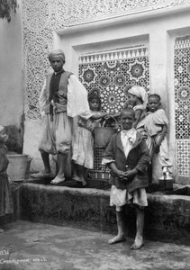 أناس في بئر ، الدار البيضاء ، المغرب ، c1920s-c1930s بواسطة غير معروف