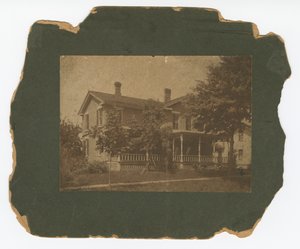 صورة لمنزل عائلة جون إتش سكوت ، 2 يوليو ، 1900. بواسطة غير معروف