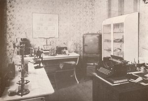 مختبر البكتريولوجيا التابع للشرطة ، 1914 بواسطة غير معروف