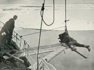 Ponting Cinematographs The Bow of the Terra Nova ، c19101913 ، 1913 بواسطة غير معروف