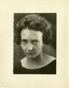 صورة إيرين جوليو كوري 1897-1956 بواسطة غير معروف