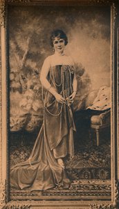صورة لامرأة في السفارة الكوبية في بروكسل ، بلجيكا ، 1927. بواسطة غير معروف