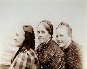 صورة لثلاث سيدات ، روسيا ، 1890 بواسطة غير معروف
