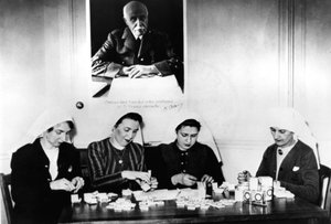 تحضير حلويات فيتامين ، فرنسا المحتلة من ألمانيا ، 1940-1944 بواسطة غير معروف