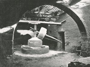 مطحنة الذرة البدائية ، دلتا النيل ، مصر ، 1895. بواسطة غير معروف