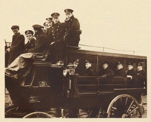 الأمير ألبرت ، يصل إلى ديفونبورت على متن الطراد كمبرلاند ، 1913 ، 1937 بواسطة غير معروف