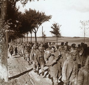 سجناء ، طريق لابيان ، فرنسا ، c1914-c1918 بواسطة غير معروف