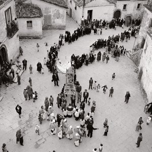 موكب فلاجيلانتس ، ألبانو دي لوكانيا ، بوتينزا ، بازيليكاتا ، إيطاليا (صورة b / w) بواسطة غير معروف