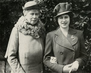 الملكة ماري مع الأميرة إليزابيث ، أبريل 1944 ، 1951. بواسطة غير معروف