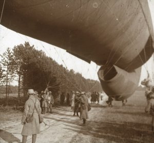 رفع بالون للمراقبة ، السوم ، شمال فرنسا ، 1916 بواسطة غير معروف