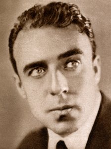 راؤول والش ، المخرج السينمائي الأمريكي ، 1933 بواسطة غير معروف