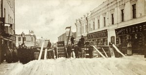 حواجز ثورية في شارع Seleznevskaya ، موسكو ، روسيا ، خلال الانتفاضة عام 1905 بواسطة غير معروف