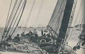 تتنافس أكبر يخوت السباق البريطانية خلال أسبوع كاوز ، 1937 بواسطة غير معروف